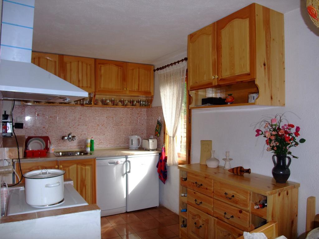 Къща за гости Каза Роза - Swiss Style Chalet Casa Rosa Guest House Кюстендил Стая снимка